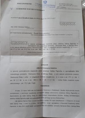 [VIDEO] Czy prokurator Marek Wołtysiak z Poddębic to adwokat? Czy przesłuchał zgłoszoną do ścigania notariusz Sabinę Paprocką, czy sobie z nią pogawędził? Dlaczego umorzył skandaliczną sprawę aktu notarialnego wpędzającego w potężny dług niewinne kobiety?