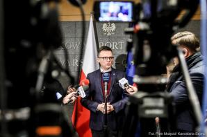 [VIDEO] Konferencja prasowa marszałka Sejmu Szymona Hołowni przed rozpoczęciem oficjalnej wizyty w Estonii