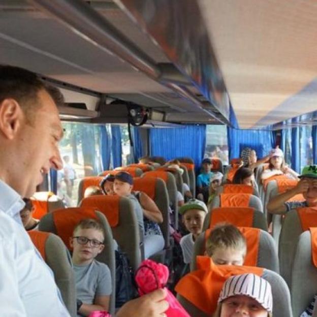 90 łodzian rozpoczyna wakacyjną przygodę w Grotnikach. Kolonie dzięki miejskiemu dofinansowaniu