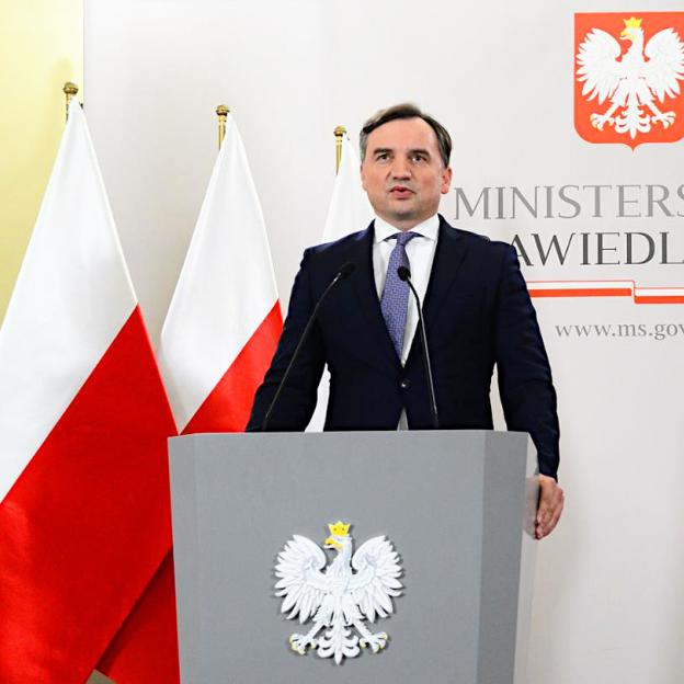 Minister Sprawiedliwości: Komisja Europejska uderza w polski porządek prawny. Komisja nie ma prawa ingerowania w nasz porządek konstytucyjny, co wynika z unijnego prawa i orzeczeń trybunałów konstytucyjnych Polski, Niemiec i Rumunii