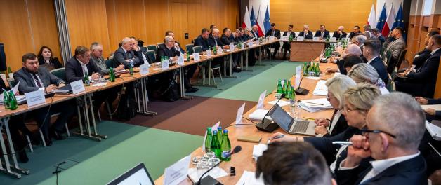 Trwa dialog rządu z przedstawicielami rolników